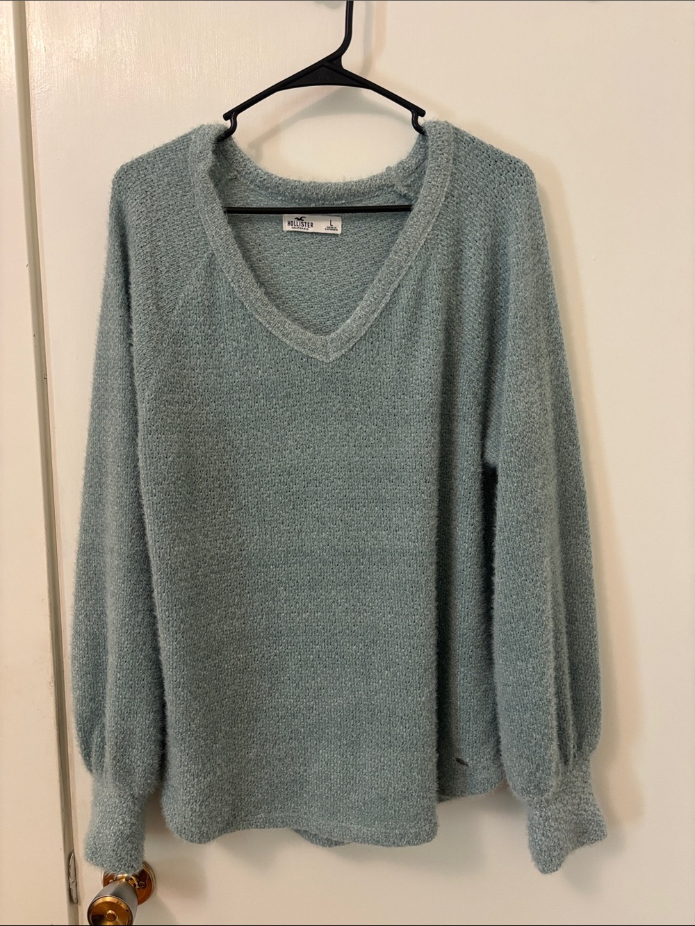 Hollister Women's Sage Green V-Neck Pullover Sweater